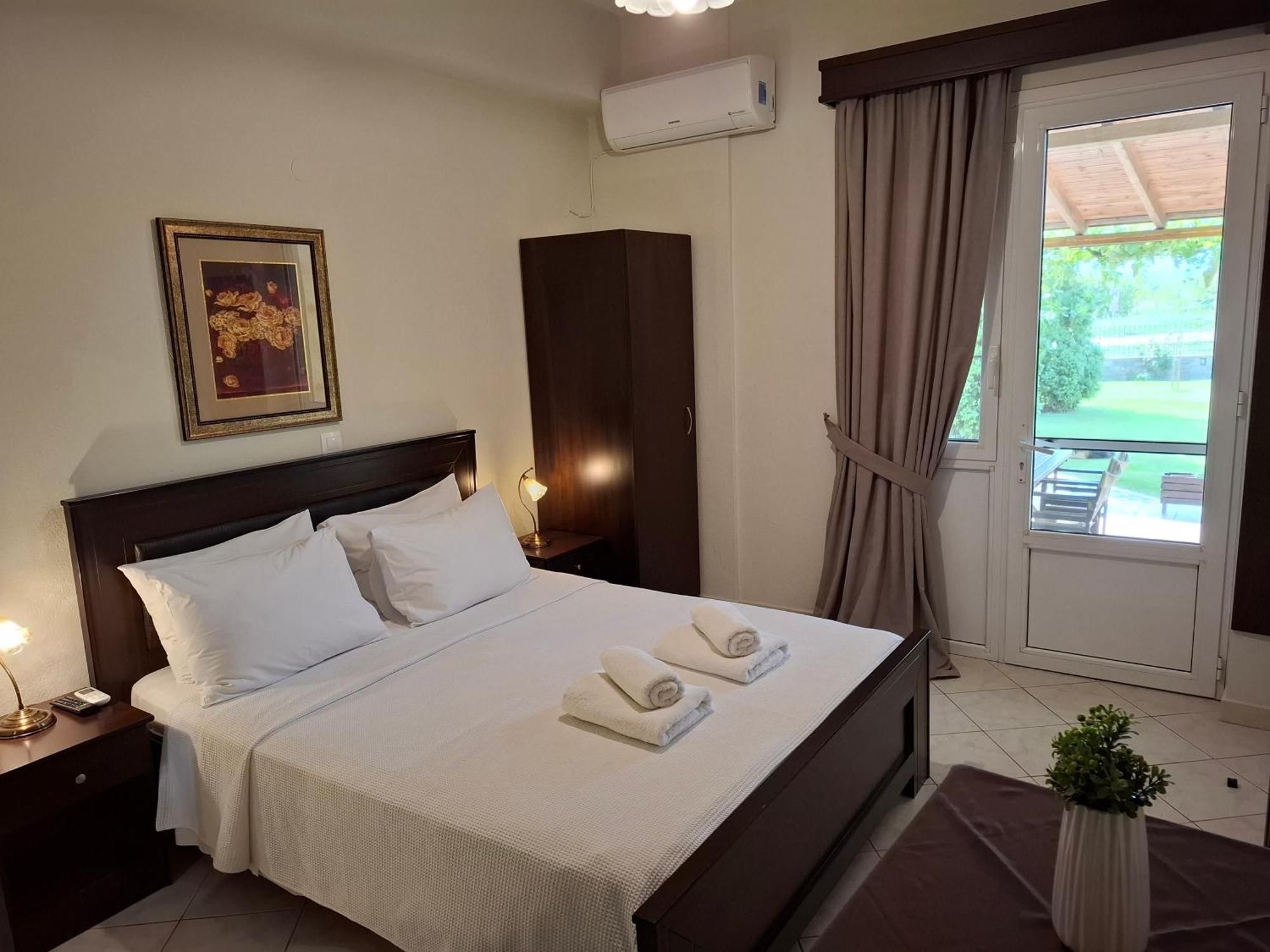 Apartamento Lithos Káto Loutrákion Exterior foto